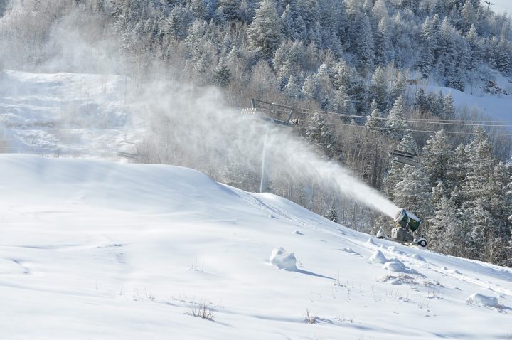 snowmaking machine producing artificial snow